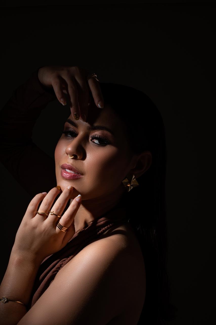 Retrato editorial Elegance 18K
